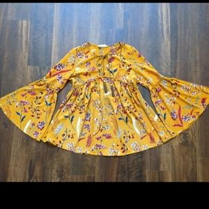 Peach Love California SZ S Floral Flare Sleeve Top